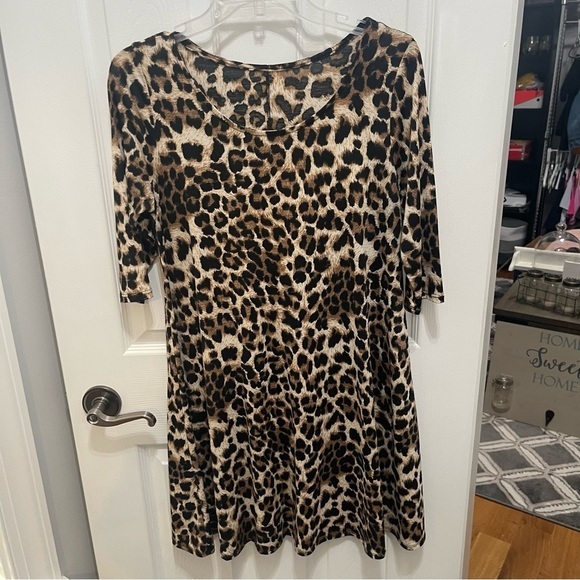 no brands Dresses & Skirts - Leopard print dress large great condition